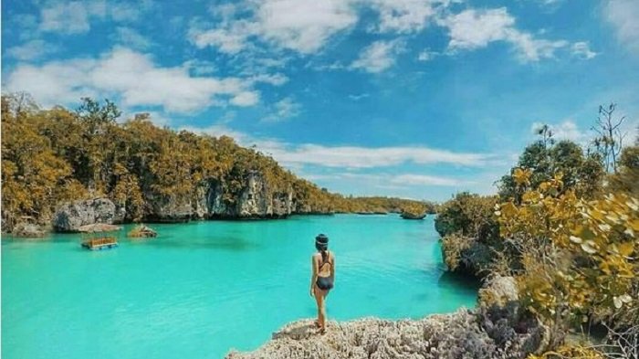 Pulau Bair Maluku.