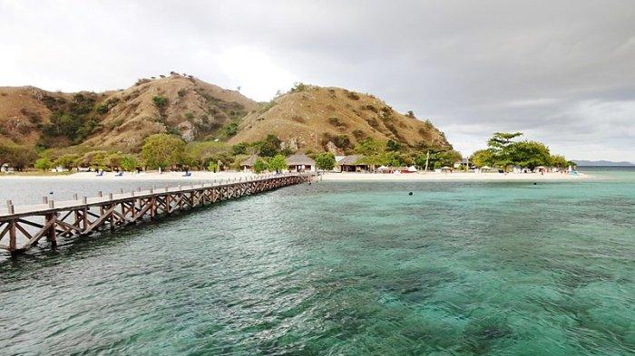 Pulau Kanawa merupakan sebuah pulau yang terletak di daerah Flores, Nusa Tenggara Timur.