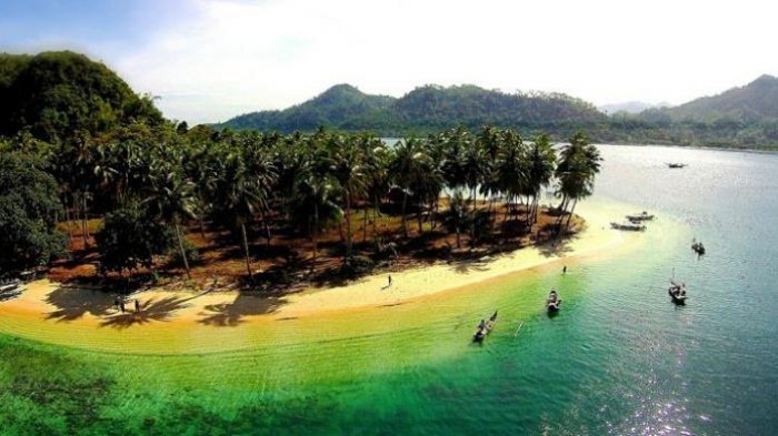 Pulau Pasumpahan di Sumatera Barat.