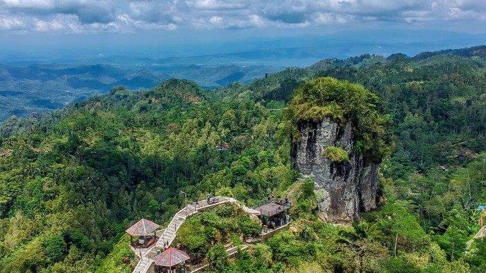 Puncak Widosari di Tritis, Ngargosari, Samigaluh, Kabupaten Kulon Progo, Jogja.