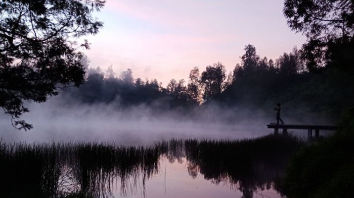 Pesona Ranu Regulo di pagi hari sebelum matahari terbit, Sabtu (7/4/2018).