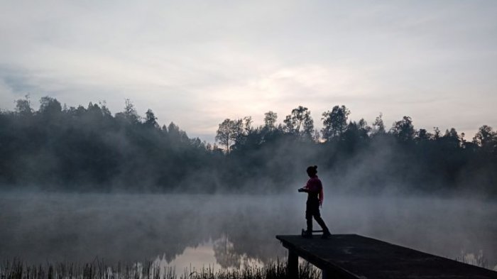 Pesona Ranu Regulo di pagi hari sebelum matahari terbit, Sabtu (7/4/2018)