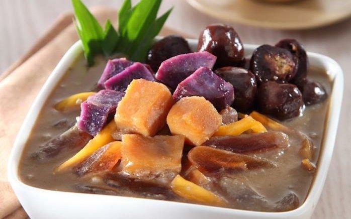 Kolak ubi cokelat kacang.