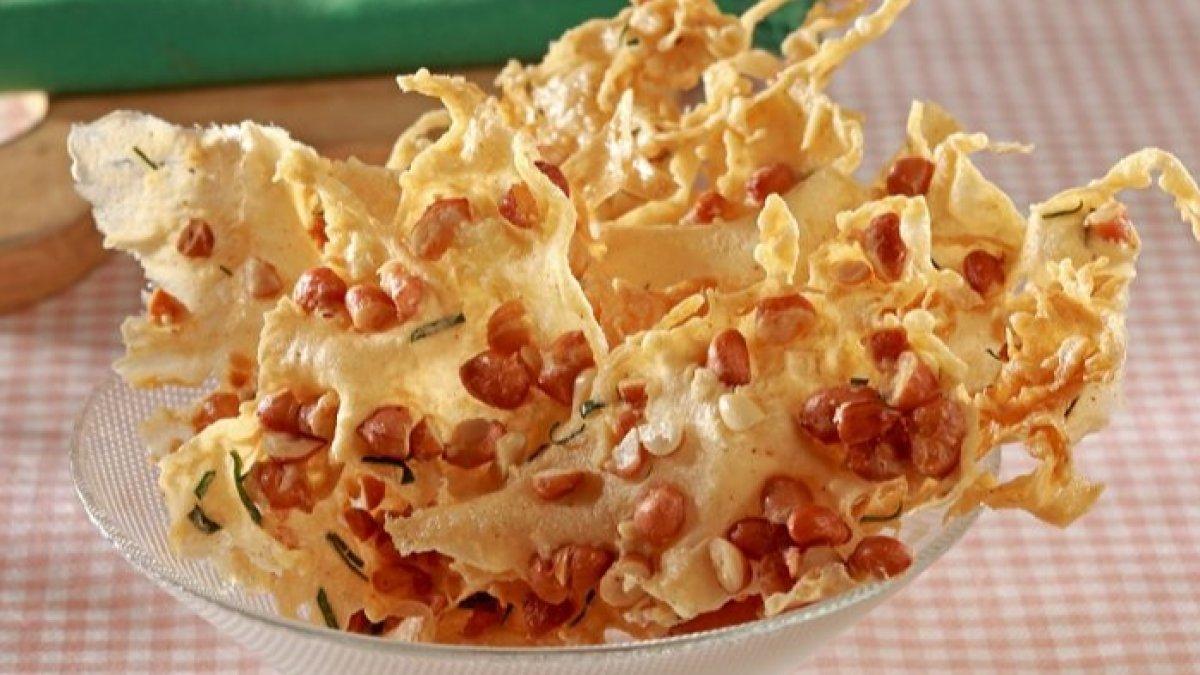 Peyek kacang renyah.