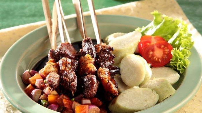 Sate kambing kecap pedas.