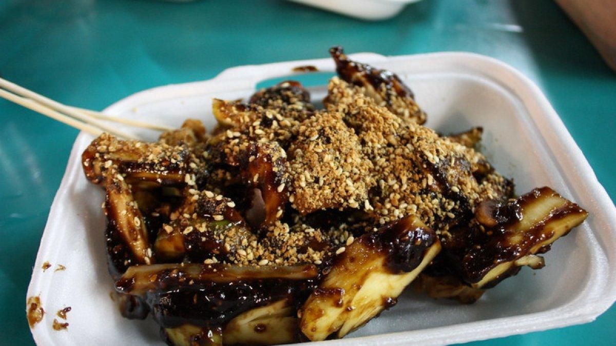 Rojak, satu makanan khas Singapura.