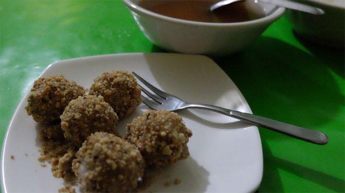Ronde kering yang disajikan Ronde Titoni, Malang, Jawa Timur.
