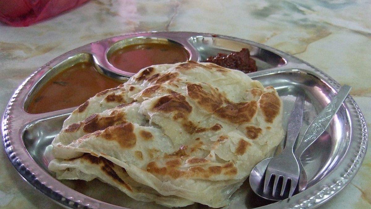 Ilustrasi sajian roti canai untuk makan siang enak di Banda Aceh.