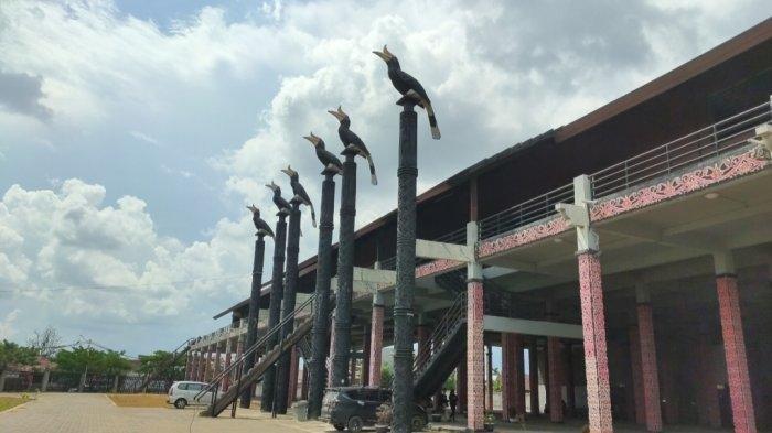 Rumah Radakng yang berada di tengah Kota Pontianak.