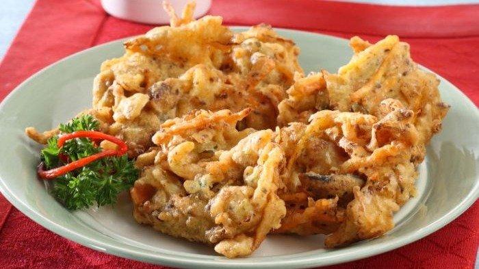 Sajian bakwan sayur.