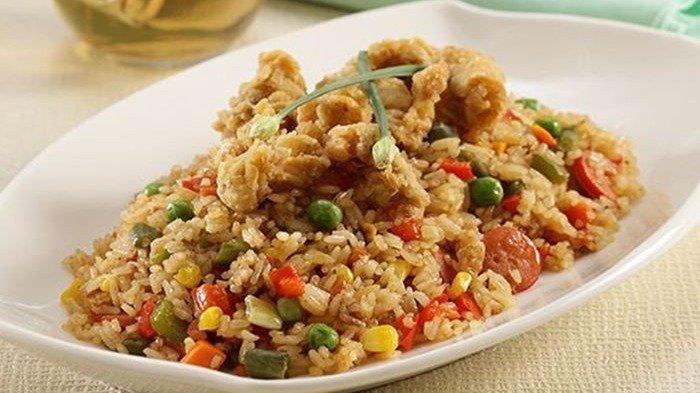 Resep nasi goreng ayam untuk makan malam.