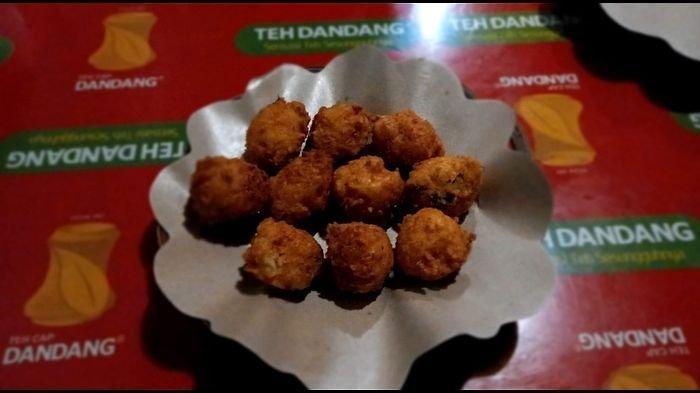 Sajian Perkedel Bondon yang begitu menggugah selera, Kamis (22/10/2020). Kuliner ini berlokasi dekat Stasiun Bandung.