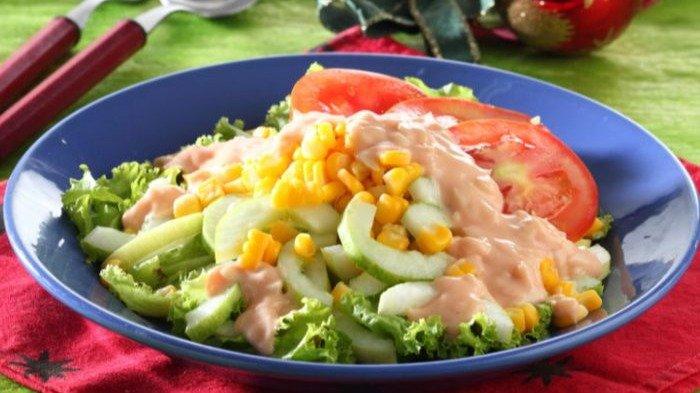 Sajian salad sayur.