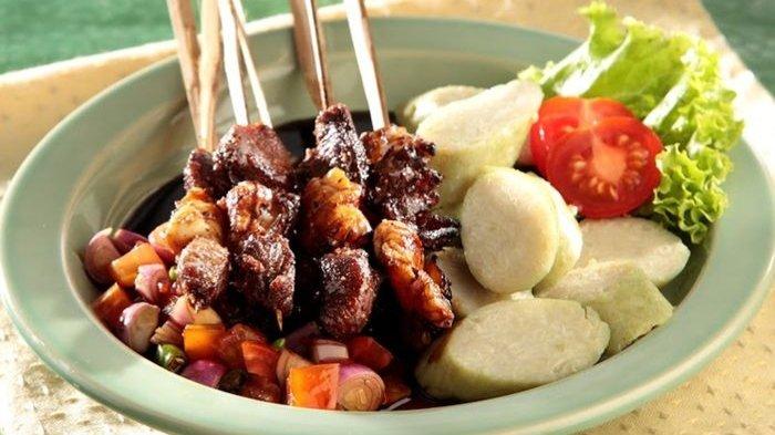 Sate kambing kecap pedas.
