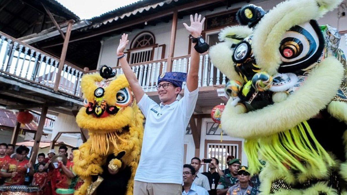 Momen Menteri Pariwisata dan Ekonomi Kreatif Sandiaga Uno mengunjungi sejumlah destinasi wisata budaya di Kota Singkawang, Kalimantan Barat.