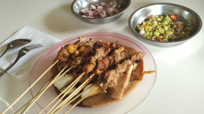 Sate Ayam Pak Kromo.