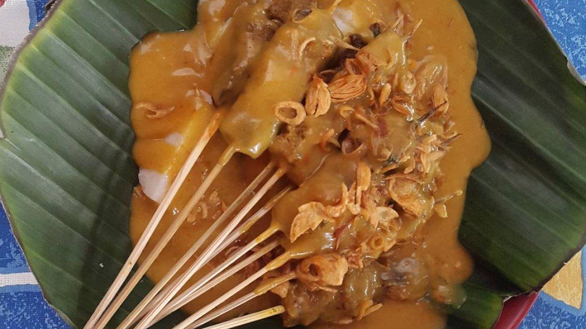 Sate Danguang Danguang, kuliner malam di Padang.