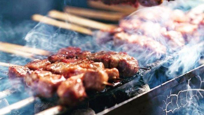 Sate kambing di warung Mbok Galak, Solo, Jawa Tengah.
