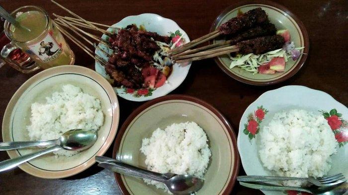 Sate Kambing Pak H Kasdi Solo, satu sate kambing enak di Solo Jawa Tengah yang bisa kamu nikmati saat liburan ke sana.
