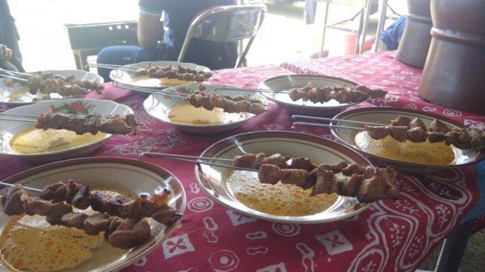 Sate klathak enak.