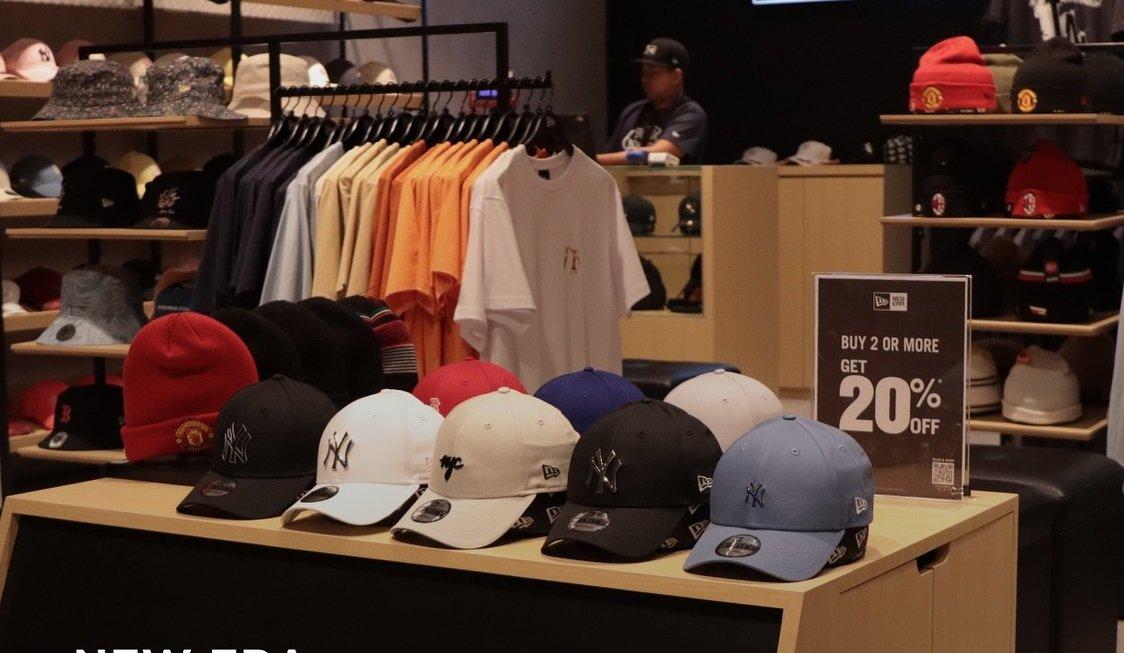 Satu outlet di Summarecon Villaggio Outlets, Karawang, Jawa Barat.