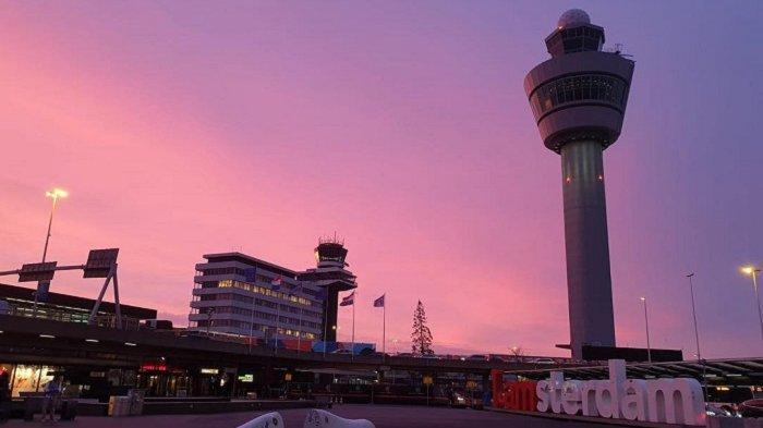 Bandara Internasional Schiphol Amsterdam.