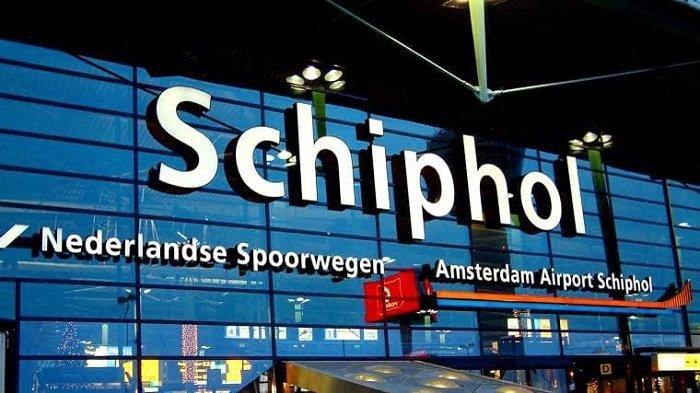 Bandara Internasional Schiphol Amsterdam, Belanda.