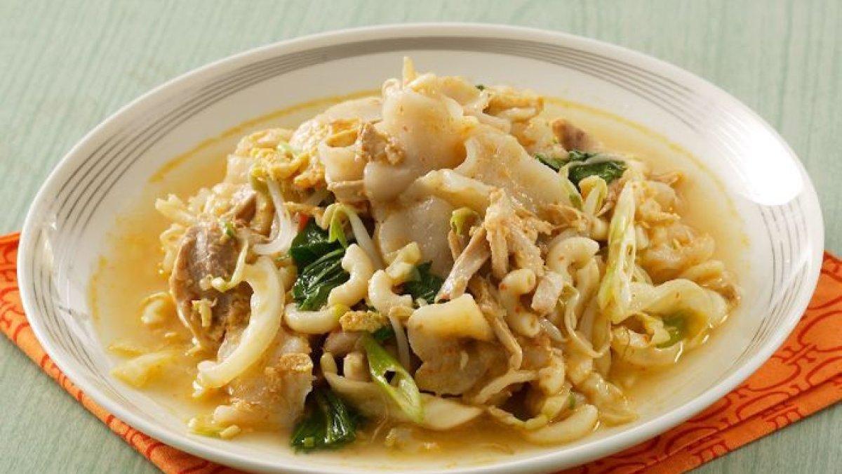 Seblak makaroni sayur ayam.