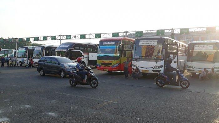 Ilustrasi kendaraan untuk mudik. Travel gelap dengan kendaraan pribadi berpelat nomor hitam diduga merajalela selama periode arus mudik Lebaran 2024 ini seperti banyak ditemukan di Jabodetabek.