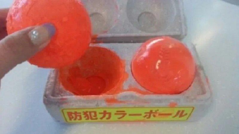 Bentuknya mungkin seperti bola bola yang bercahaya, namun bola misterius ini sebenarnya adalah senjata rahasia Jepang dalam pertempuran melawan pencuri.