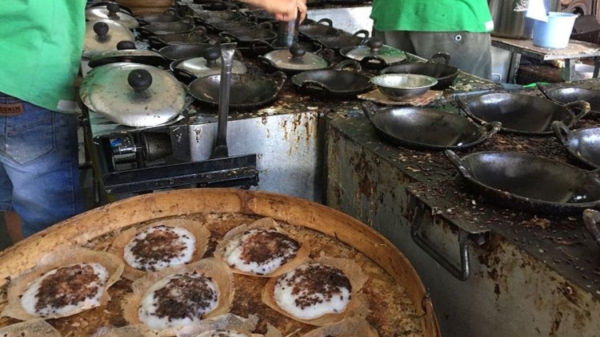 Serabi Notosuman Ny. Lidia yang legendaris di Kota Solo.