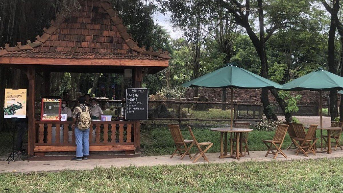 Solo Safari turut menghadirkan snack corner yang menawarkan berbagai makanan dan minuman.