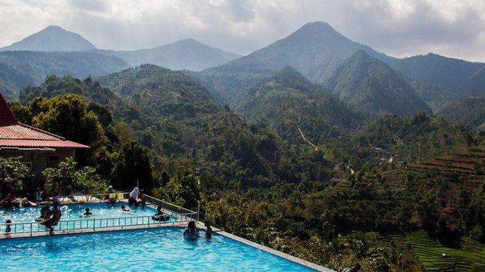 Kolam Renang Rooftop di Soko Langit Wonogiri.