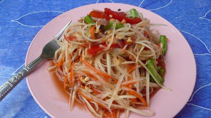 Som Tam, satu salad enak di Thailand yang cocok buat diet.