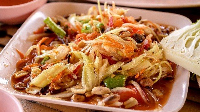 Som tum, satu makanan khas Isaan Thailand.