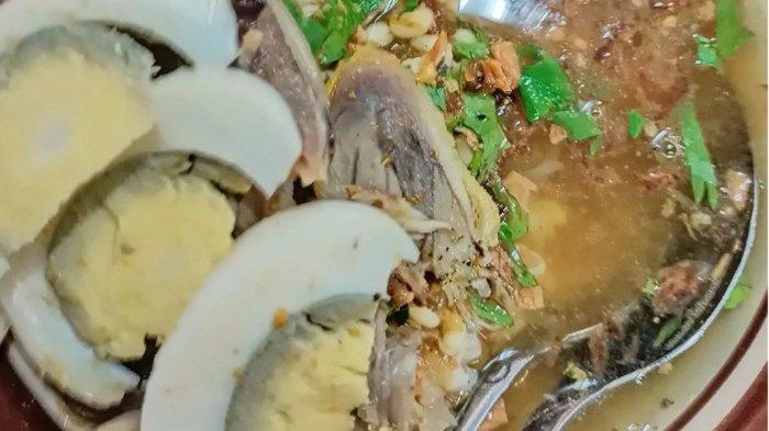 Soto ayam di Kedai Soto Pahlawan Madiun yang cocok buat menu sarapan.