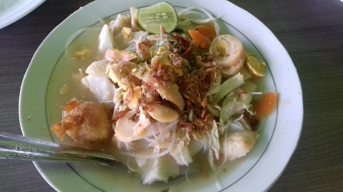 Soto Banjar, kuliner khas kota Banjarmasain, Kalimantan Selatan.