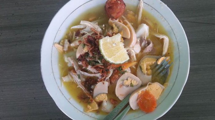 Soto Banjar, kuliner khas kota Banjarmasain, Kalimantan Selatan.