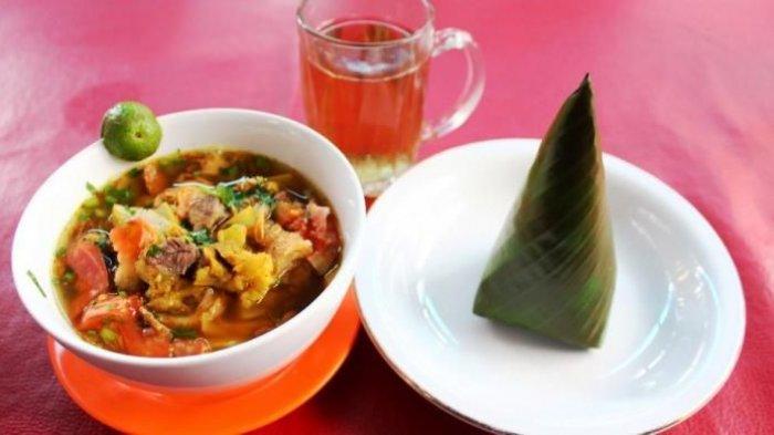 Sajian Soto Mie Mang Ohim, satu soto mie di Bogor Jawa Barat buat menu sarapan enak dan mengenyangkan.
