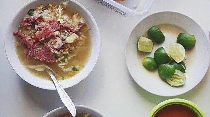 Soto Pak Marto Jogja untuk menu makan siang enak.