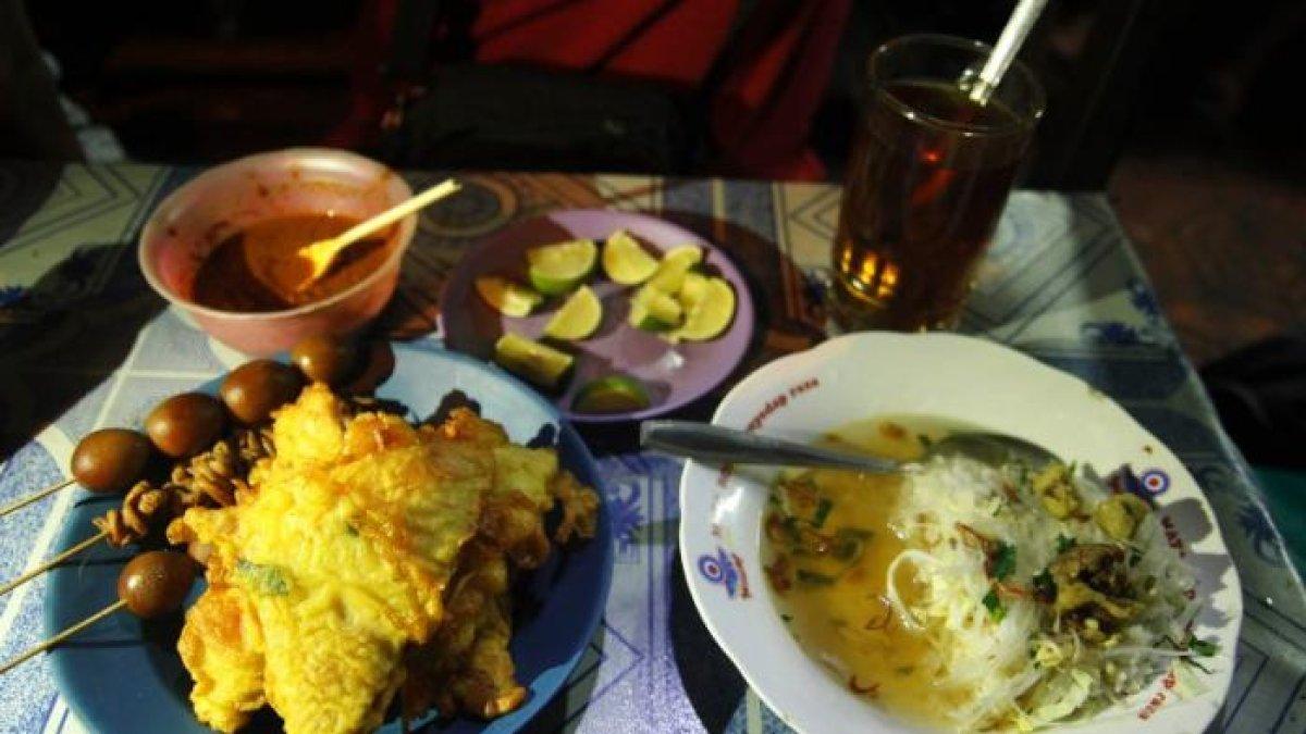 Soto Sampah, rekomendasi kuliner sarapn di Jogja yang nikmat dan murah meriah.