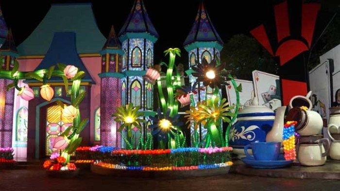 Spot foto di Taman Lampion Malang Night Paradise, Kecamatan Blimbing, Kota Malang, Jawa Timur.