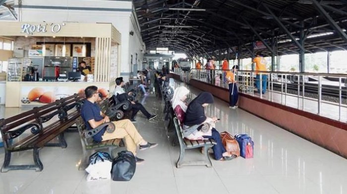 Suasana Stasiun Pekalongan, Jawa Tengah. 