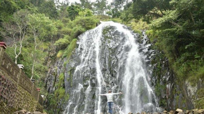 Suasana Air Terjun Efrata di Sosor Dolok, Kecamatan Harian, Samosir, Sumatera Utara