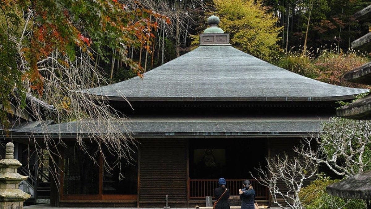 Suasana di Matsugaoka T?kei-ji, di kota Kamakura di Prefektur Kanagawa, Jepang