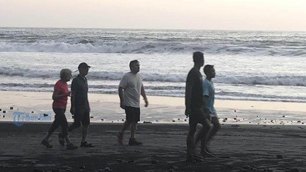 Suasana di Pantai Pasut, Desa Tibubiu, Kecamatan Kerambitan, Tabanan, Bali.