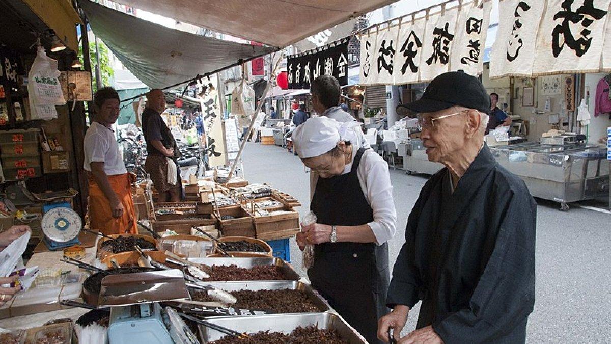 Suasana di Pasar Tsukiji, Tokyo Jepang