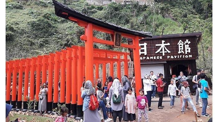 Suasana di The Great Asia Africa Lembang, Minggu (8/12/2019).