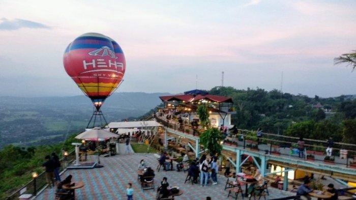 Suasana HeHa Sky View di Patuk, Gunungkidul setelah kembali beroperasi, Rabu (17/06/2020)