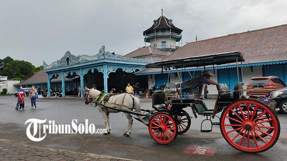 Suasana Keraton Kasunanan Surakarta Hadiningrat, Sabtu (7/1/2023). Tingalan Jumenengan ke-19 dipercayakan untuk diurus oleh Lembaga Dewan Adat. Tingalan Jumenengan merupakan peringatan kenaikan tahta yang akan diadakan pada 16 Februari 2023.